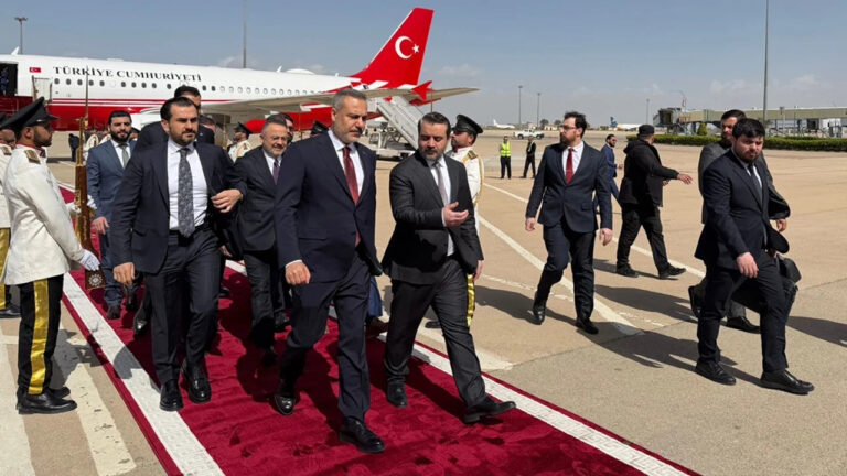 disisleri-bakani-hakan-fidandan-ucnv_cover