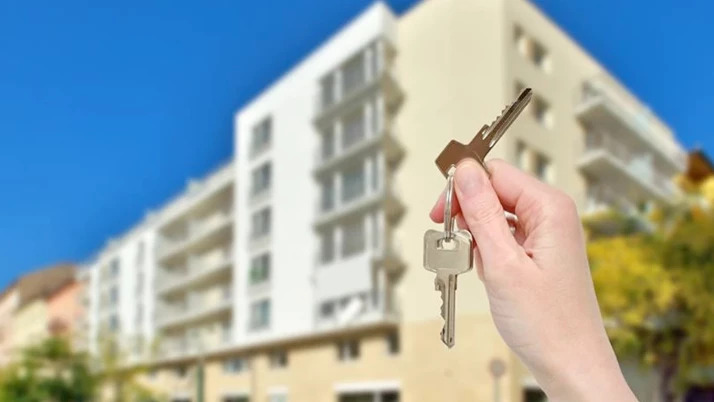 kira-artis-orani-qfkr_cover