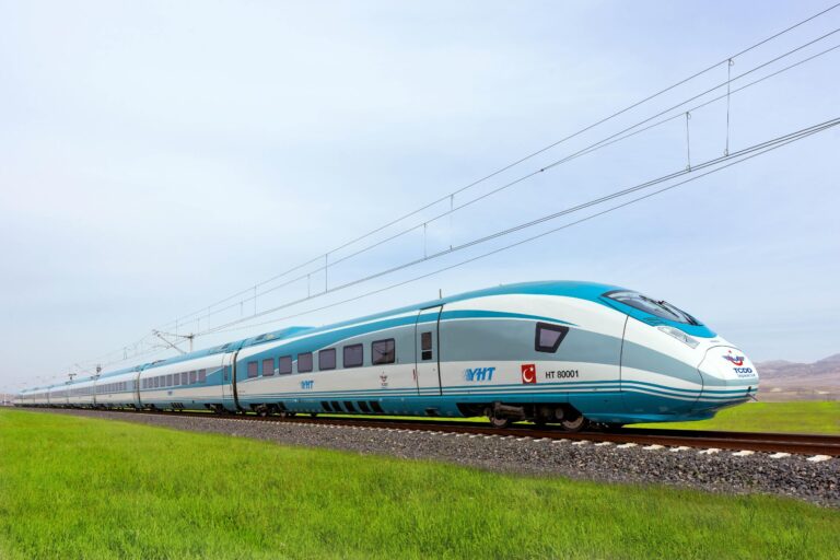 turkiye-16-yil-once-yuksek-hizli-trenle-tanisti_cover_50e2854b