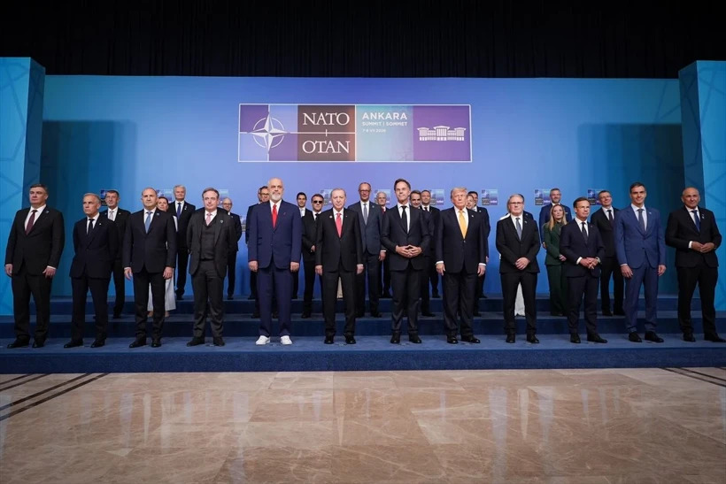 nato aile fotoğrafı